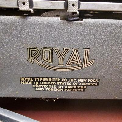 Vintage Underwood & Royal Portable Typewriters (PC-JS)