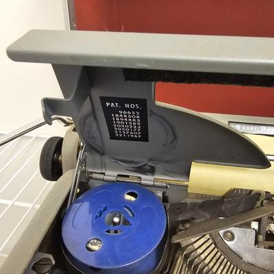 Vintage Underwood & Royal Portable Typewriters (PC-JS)