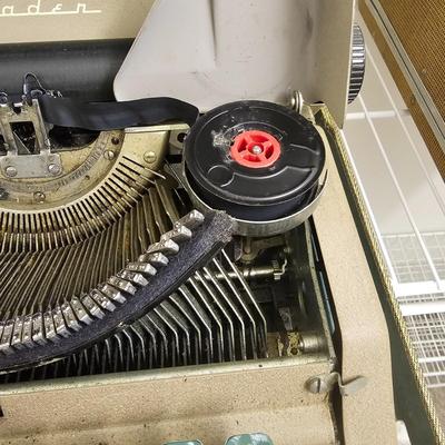 Vintage Underwood & Royal Portable Typewriters (PC-JS)