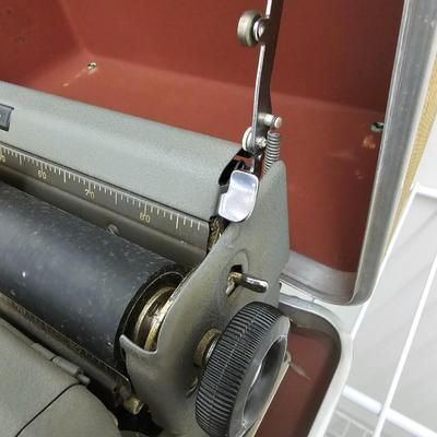 Vintage Underwood & Royal Portable Typewriters (PC-JS)