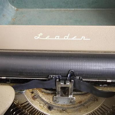 Vintage Underwood & Royal Portable Typewriters (PC-JS)