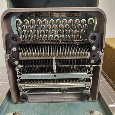 Vintage Underwood & Royal Portable Typewriters (PC-JS)