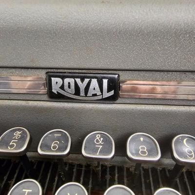 Vintage Underwood & Royal Portable Typewriters (PC-JS)