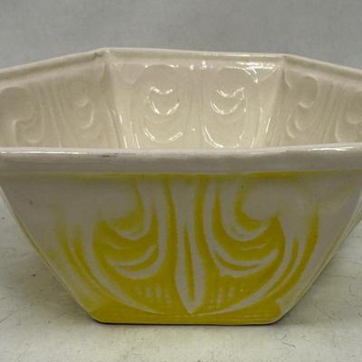 Vintage California USA 1306 Yellow and White Hexagon Planter