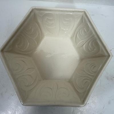 Vintage California USA 1306 Yellow and White Hexagon Planter