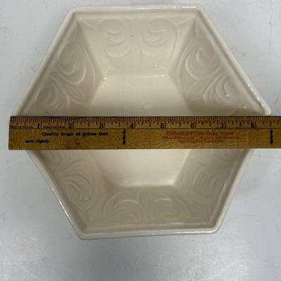 Vintage California USA 1306 Yellow and White Hexagon Planter