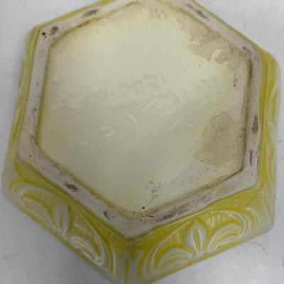 Vintage California USA 1306 Yellow and White Hexagon Planter