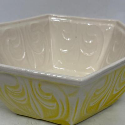 Vintage California USA 1306 Yellow and White Hexagon Planter