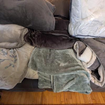 Assortment Of Blankets & Quilts (SB)