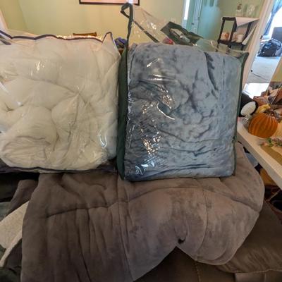 Assortment Of Blankets & Quilts (SB)