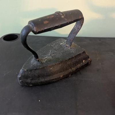 Antique Sad Irons Coal/Charcoal Iron Clothes Press With Rooster Latch (LR)