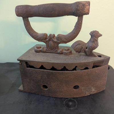 Antique Sad Irons Coal/Charcoal Iron Clothes Press With Rooster Latch (LR)