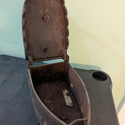 Antique Sad Irons Coal/Charcoal Iron Clothes Press With Rooster Latch (LR)