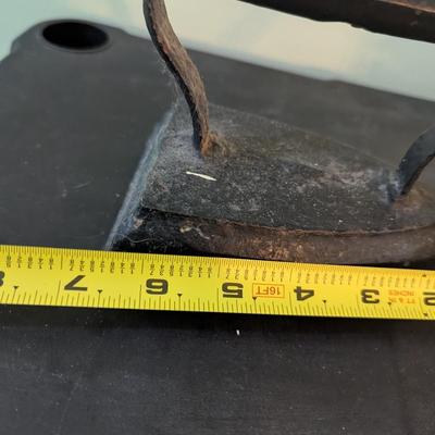 Antique Sad Irons Coal/Charcoal Iron Clothes Press With Rooster Latch (LR)