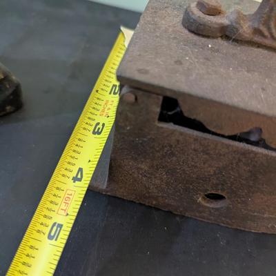 Antique Sad Irons Coal/Charcoal Iron Clothes Press With Rooster Latch (LR)