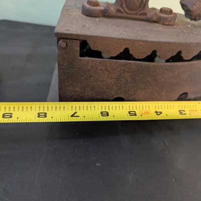Antique Sad Irons Coal/Charcoal Iron Clothes Press With Rooster Latch (LR)