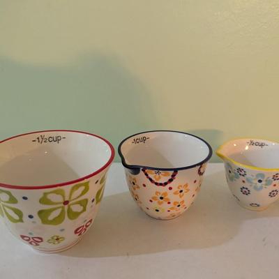 Creative Co-Op Floral Hand Stamped Stoneware Measuring Cups (DR)