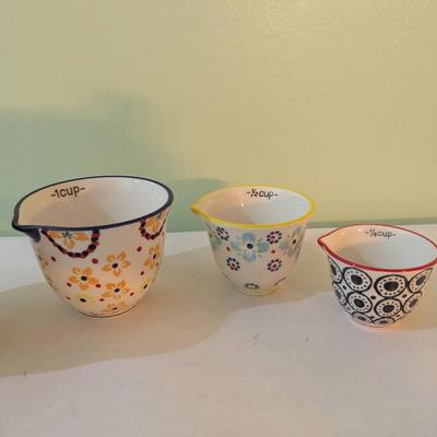 Creative Co-Op Floral Hand Stamped Stoneware Measuring Cups (DR)