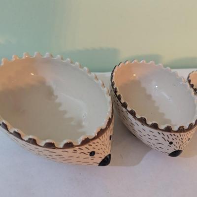Creative Co-Op Hedgehog Stoneware Measuring Cups (DR)