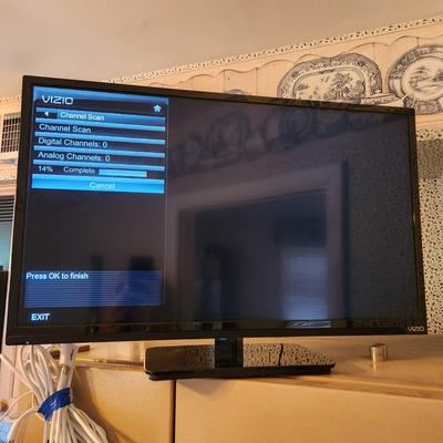 Vizio 32" TV w Remote Tested