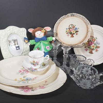 LOT 75D: Collection of Vintage & Antique Porcelain & Glass with 2 San Francisco Music Box Co New in Box Items