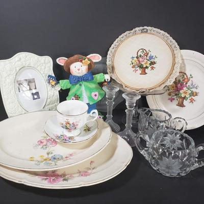 LOT 75D: Collection of Vintage & Antique Porcelain & Glass with 2 San Francisco Music Box Co New in Box Items