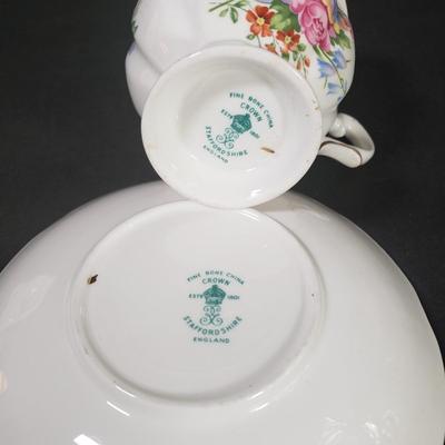 LOT 75D: Collection of Vintage & Antique Porcelain & Glass with 2 San Francisco Music Box Co New in Box Items