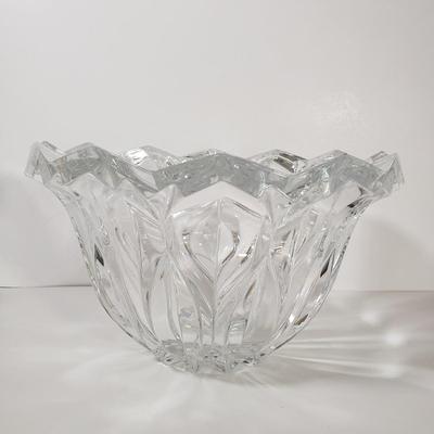 LOT 76D: Durand Crystal Bowl in Original Box with Other Crystal Decor