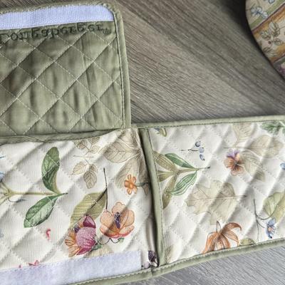 LOT 91G: Longaberger Purses & Wallets
