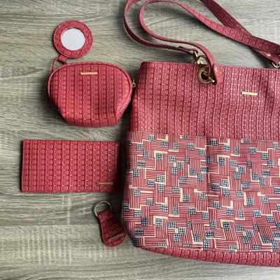 LOT 91G: Longaberger Purses & Wallets