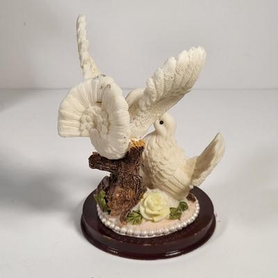 LOT 99G: Nice Small Collection of Various House Decorations