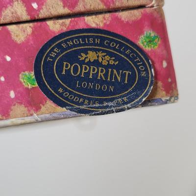 LOT 100G: Multiple Christmas Holiday Decorations and Containers