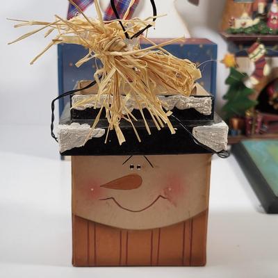 LOT 100G: Multiple Christmas Holiday Decorations and Containers
