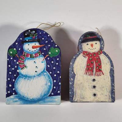 LOT 100G: Multiple Christmas Holiday Decorations and Containers