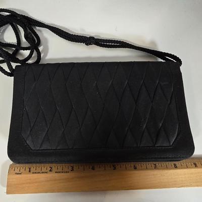 LOT 102G: Collection of Vintage Purses