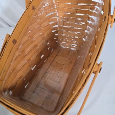LOT 105G: Longaberger Baskets, New w/o Tag Longaberger Sweater, and Collection of Souvenir Key-chains, 15" Gold-tone Necklace