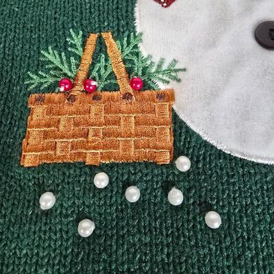 LOT 105G: Longaberger Baskets, New w/o Tag Longaberger Sweater, and Collection of Souvenir Key-chains, 15" Gold-tone Necklace