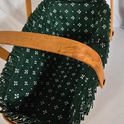 LOT 105G: Longaberger Baskets, New w/o Tag Longaberger Sweater, and Collection of Souvenir Key-chains, 15" Gold-tone Necklace