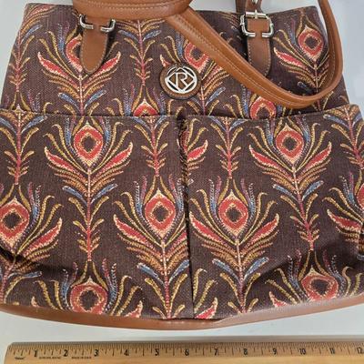 LOT 106G: Vera Bradley and Relic Tote Bags with 2 other Totes