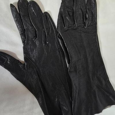 LOT 109G: Collection of Nylon and Calfskin Vintage Gloves