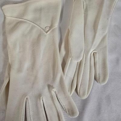 LOT 109G: Collection of Nylon and Calfskin Vintage Gloves