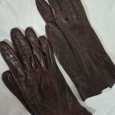 LOT 109G: Collection of Nylon and Calfskin Vintage Gloves