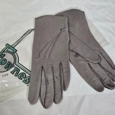 LOT 109G: Collection of Nylon and Calfskin Vintage Gloves