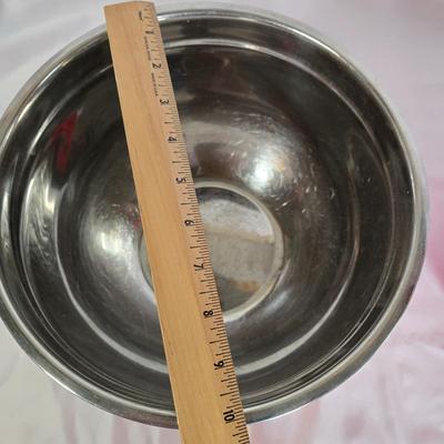 LOT 112G: Deviled Egg Platter, Stainless Steel Mixing bowl, Cast Iron Trivet and Apple Decor