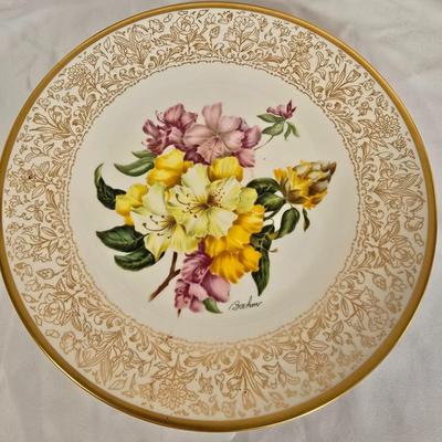 LOT 115G: Italian Ceramic Bowl, Porcelain Swans, and Collector Plates