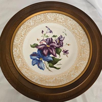 LOT 115G: Italian Ceramic Bowl, Porcelain Swans, and Collector Plates