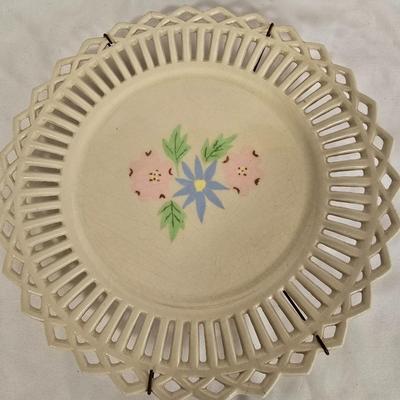 LOT 115G: Italian Ceramic Bowl, Porcelain Swans, and Collector Plates
