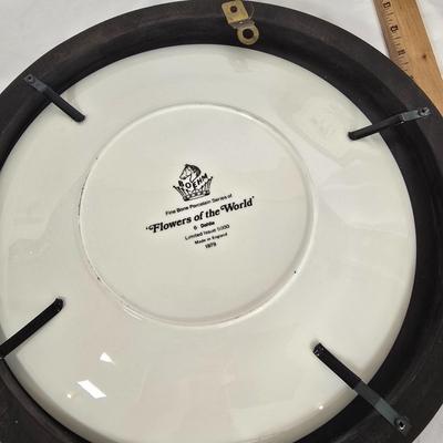 LOT 115G: Italian Ceramic Bowl, Porcelain Swans, and Collector Plates