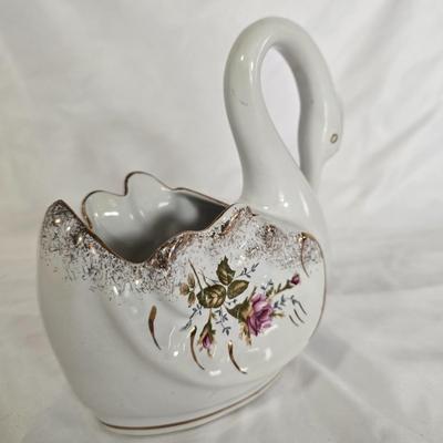 LOT 115G: Italian Ceramic Bowl, Porcelain Swans, and Collector Plates