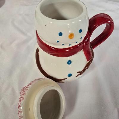 LOT 118G: Yankee Candle Accessories, Starbucks Mug, Hallmark Cookie Jar, and Gingerbread Men